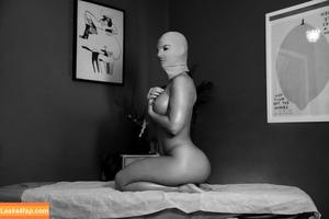 Smother Queen photo #0139