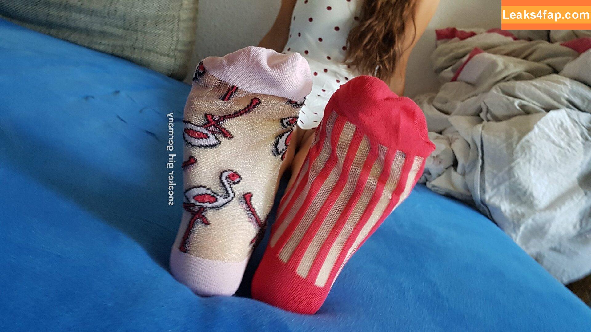 SneakerGirlGermany / Emma Elba / Emmascutefeet / Emmasfeetcosplay / Luna_Soles_Goddess / cutefeetprincess / sherlinanym / sneakergirl leaked photo photo #0031