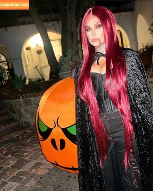 Snow Tha Product photo #0017