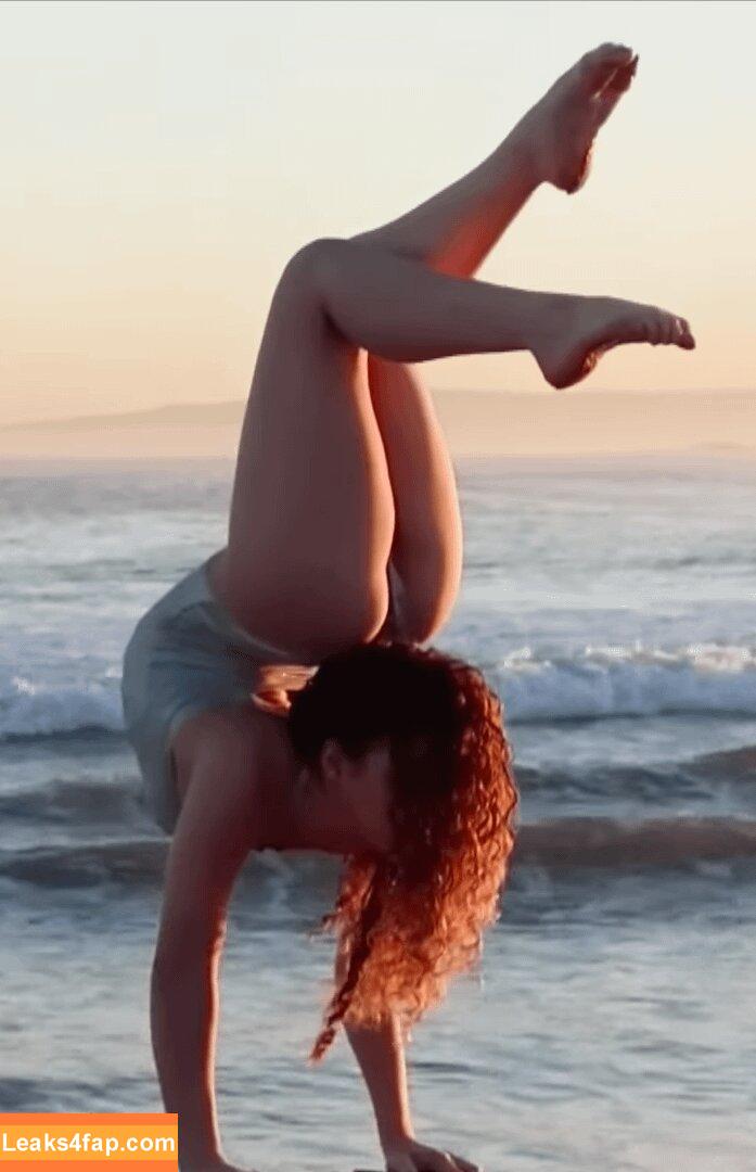 Sofie Dossi / sofiedossi leaked photo photo #0187