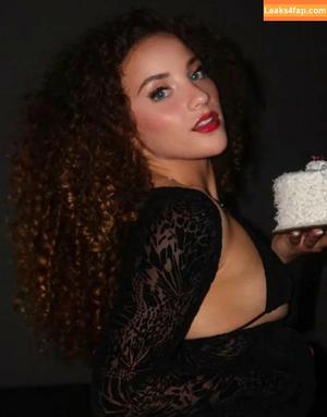 Sofie Dossi photo #0012