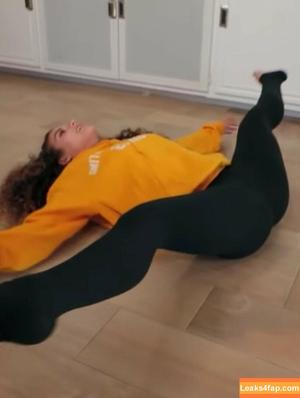 Sofie Dossi photo #0014
