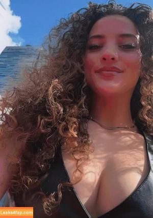 Sofie Dossi photo #0017