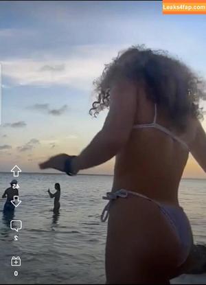 Sofie Dossi photo #0022