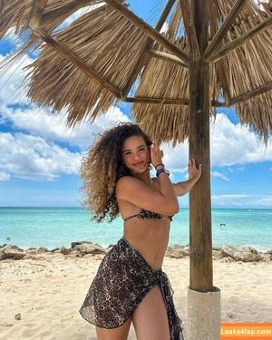 Sofie Dossi photo #0045