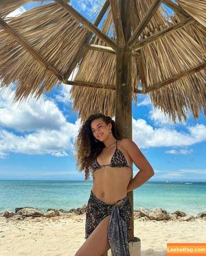 Sofie Dossi photo #0046