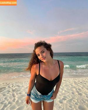 Sofie Dossi photo #0052