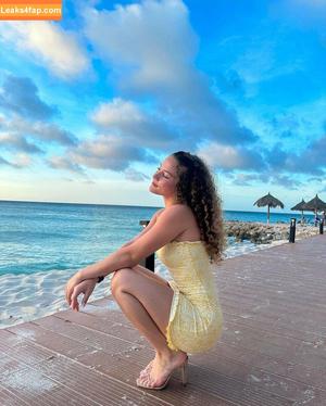 Sofie Dossi photo #0057