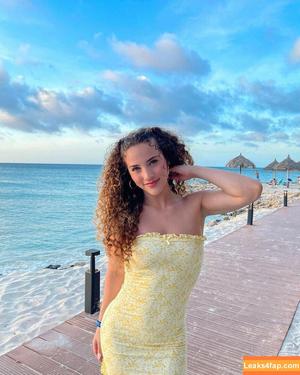 Sofie Dossi photo #0058