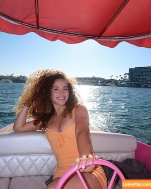 Sofie Dossi photo #0067