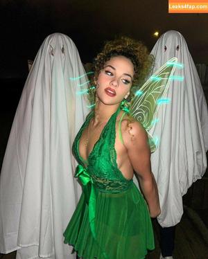Sofie Dossi photo #0103