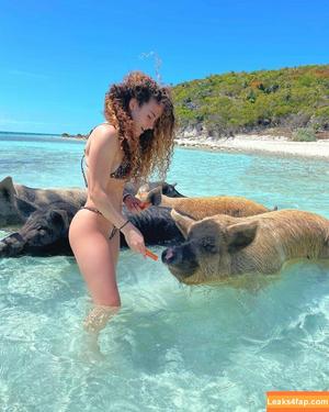 Sofie Dossi photo #0114