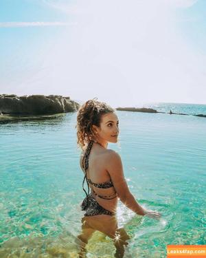 Sofie Dossi photo #0118