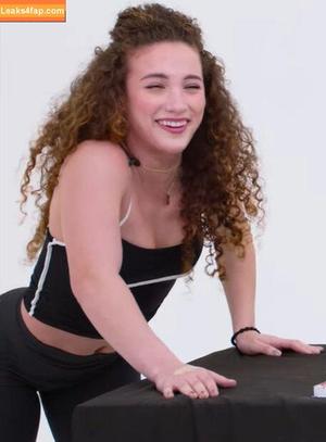 Sofie Dossi photo #0150