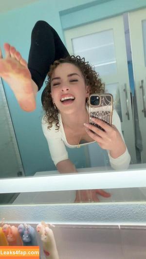 Sofie Dossi photo #0310