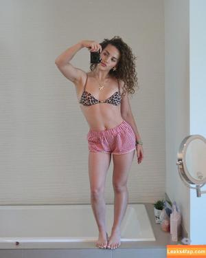Sofie Dossi photo #0359