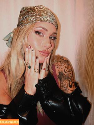 Sol Ruca photo #0460