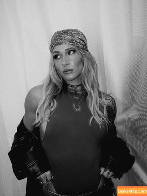 Sol Ruca photo #0461