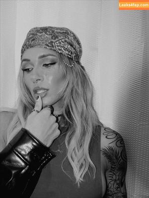 Sol Ruca photo #0464