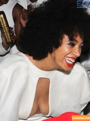 Solange Knowle photo #0001