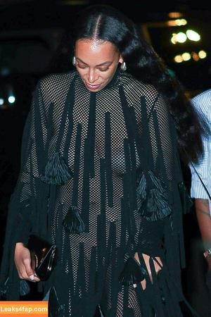Solange Knowle photo #0003