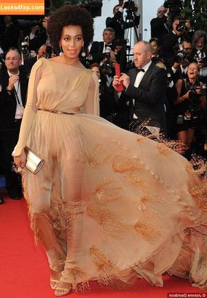 Solange Knowle photo #0004