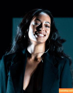 Solange Knowle photo #0008