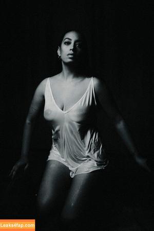 Solange Knowle photo #0011
