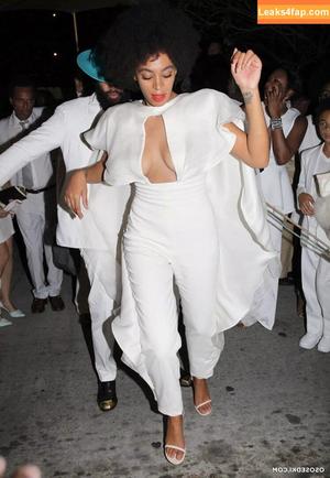 Solange Knowle photo #0017