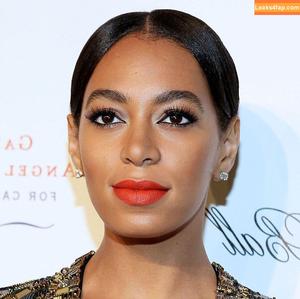 Solange Knowle photo #0023