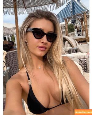 Sona Holenakova photo #0032
