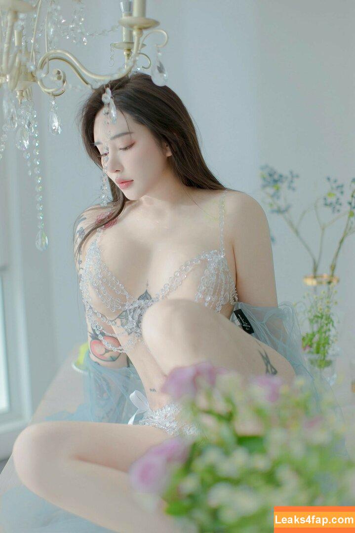 Songyuxin Hitomi / hitomi_official / songyuxin_hitomi leaked photo photo #0105