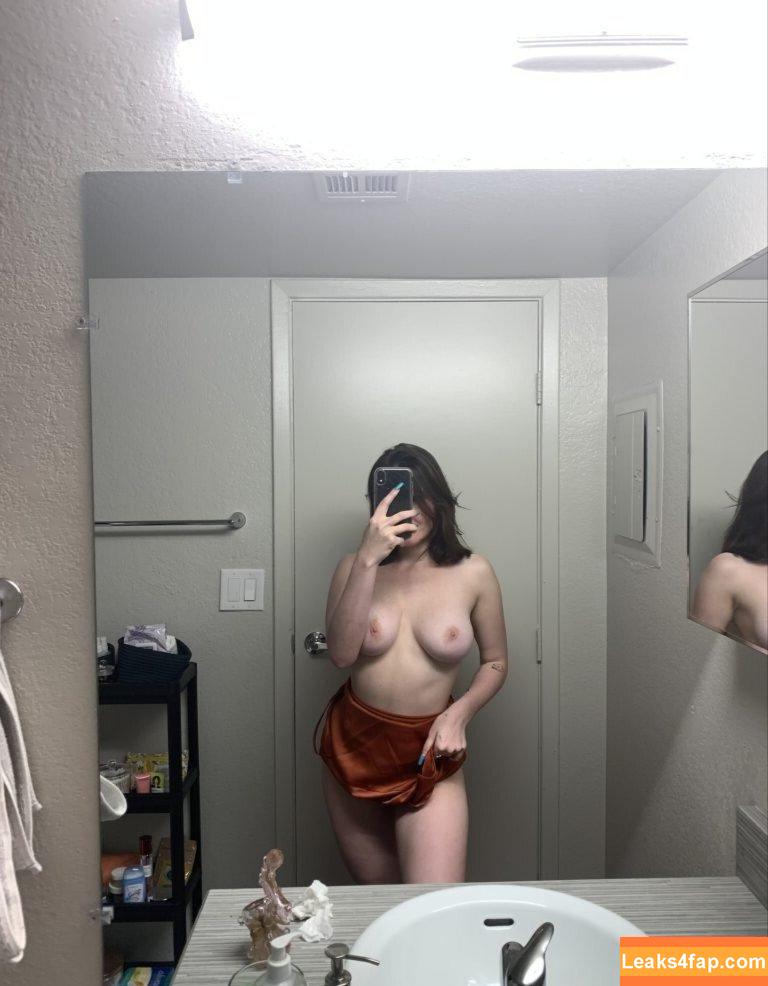 soph8983 / Sophie43 / l3avem3alone / sophia8983 leaked photo photo #0420