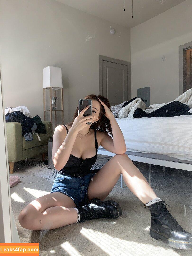 soph8983 / Sophie43 / l3avem3alone / sophia8983 leaked photo photo #0487