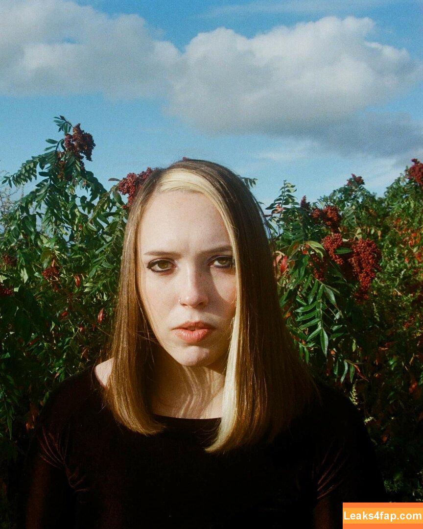 Sophia Allison / Soccer Mommy / soccermommyband leaked photo photo #0002