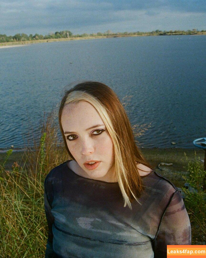 Sophia Allison / Soccer Mommy / soccermommyband leaked photo photo #0003