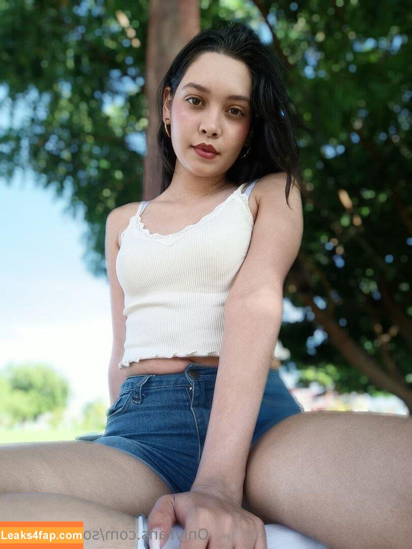 sophie_cieu /  leaked photo photo #0001