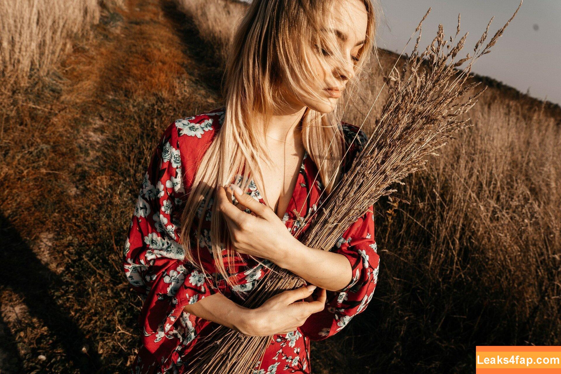 Sophie Katssby / KATSSBY слитое фото фото #0449