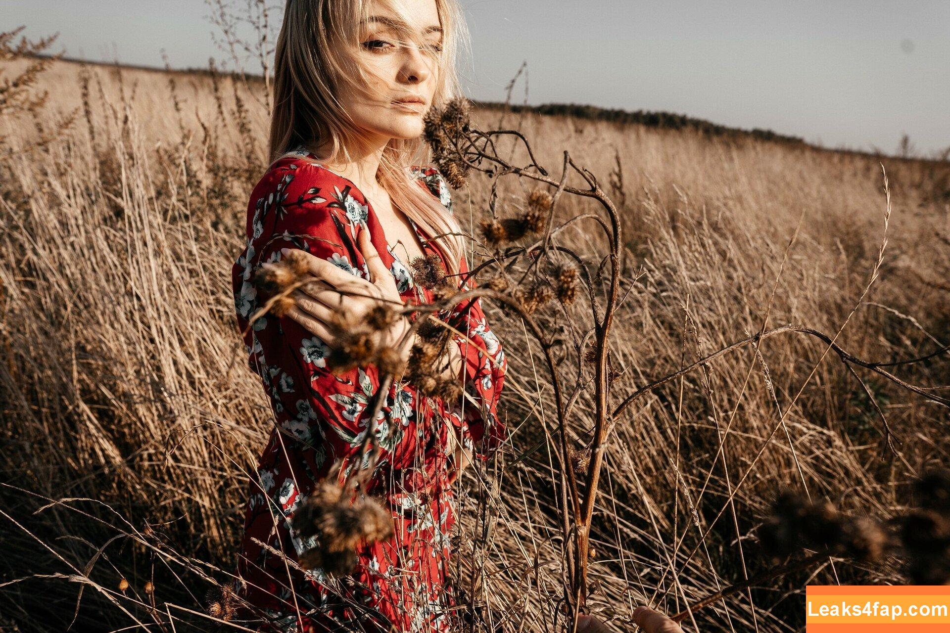Sophie Katssby / KATSSBY слитое фото фото #0450
