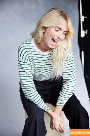 Sophie Melville photo #0010