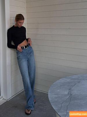 Sophie Nelisse фото #0104