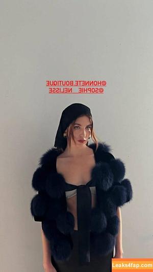 Sophie Nelisse фото #0116