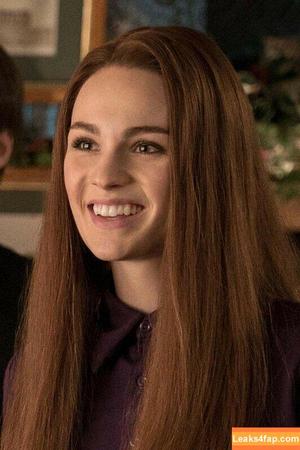 Sophie Skelton photo #0032