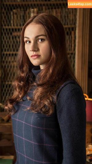 Sophie Skelton photo #0041