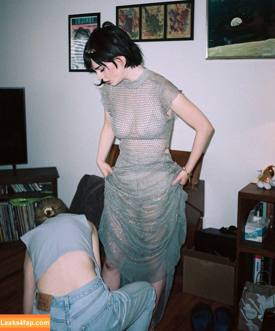 Sophie Thatcher / soapy.t слитое фото фото #0002