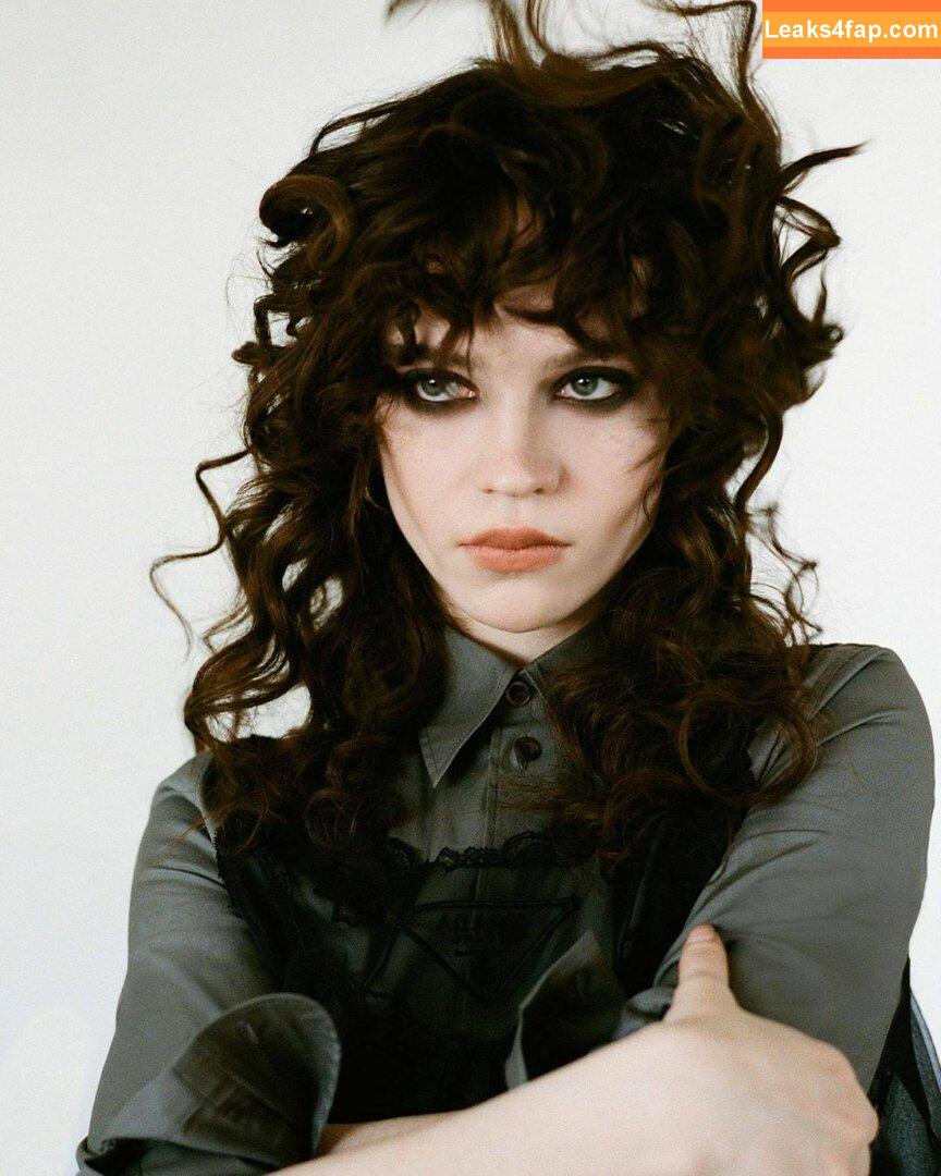 Sophie Thatcher / soapy.t слитое фото фото #0019