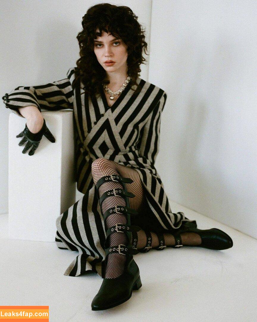 Sophie Thatcher / soapy.t слитое фото фото #0020