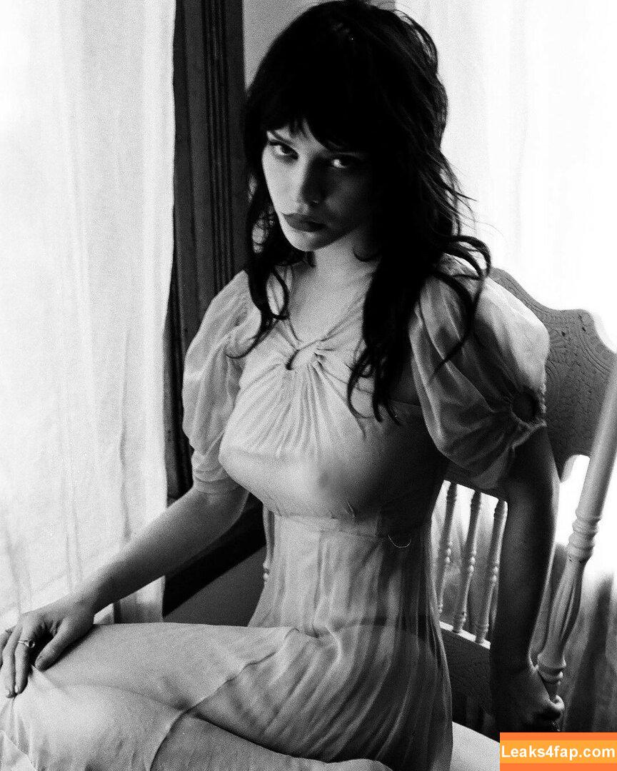 Sophie Thatcher / soapy.t слитое фото фото #0027