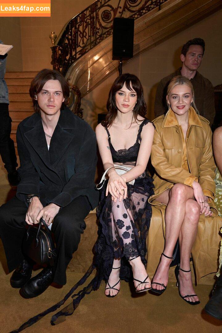 Sophie Thatcher / soapy.t слитое фото фото #0044