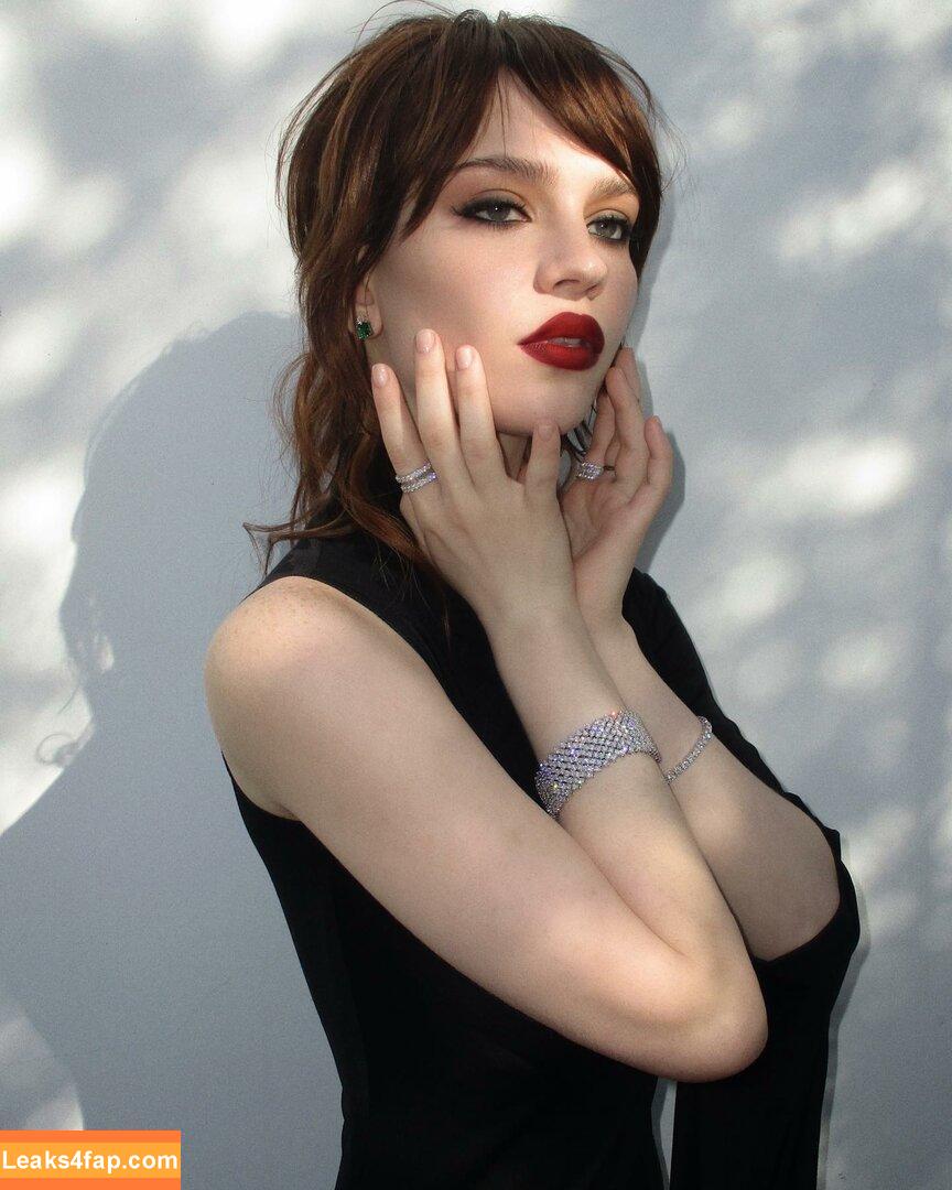 Sophie Thatcher / soapy.t слитое фото фото #0048